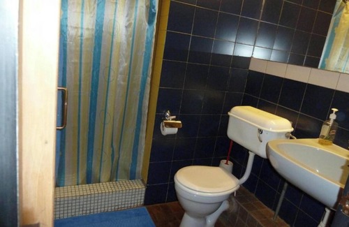 Runda Bed & Breakfast | Villa Rock Stop Falls