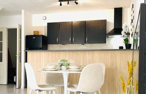 Massilia House | Villa Rodger, 80m2 Proche Centre Ville et Route des Plages, 2 ch, Parking, ext