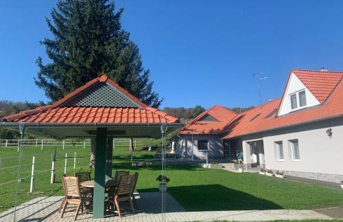 Tilaj House | Villa Rondine Vendégház Tilaj