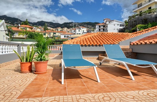 Santa Luzia House | Villa Rosa, a Home in Madeira