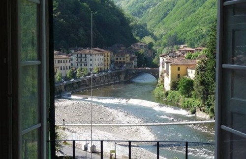 Bagni di Lucca Villa | Villa Rosalena 4 bed with stunning river views, splash pool,garden, walk to town