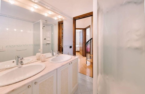 Olgiate Comasco Villa | Villa Rosalia holiday home