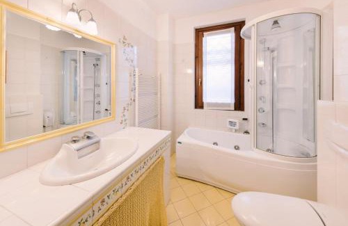 Olgiate Comasco Villa | Villa Rosalia