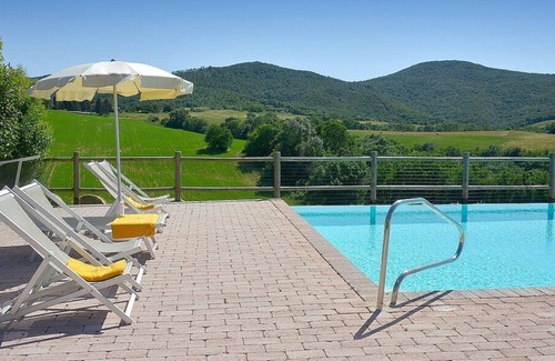 Bibbona Villa | Villa Rosapesca, fully refundable with voucher*: A characteristic and welcoming two-story villa located on top of a small hill, with Free WI-FI.