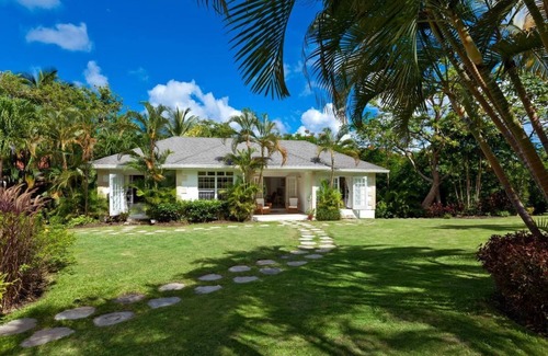Halcyon Heights Villa | Villa Rose of Sharon by Fantasia Villas