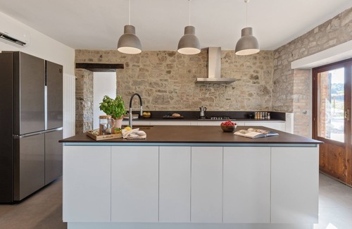 Todi Villa | VILLA ROSMARINO: scenic views, air conditioned, stylish interiors