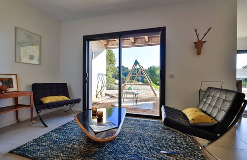 Roucas-Blanc Villa | Villa Roucas Blanc in quiet neighborhood with unobstructed view. Beach access on foot.