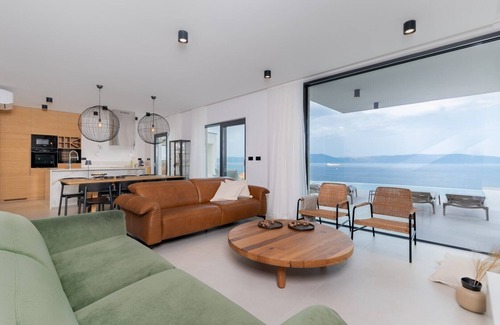 Ravni Villa | Villa rOvni with a stunning sea view and heated pool