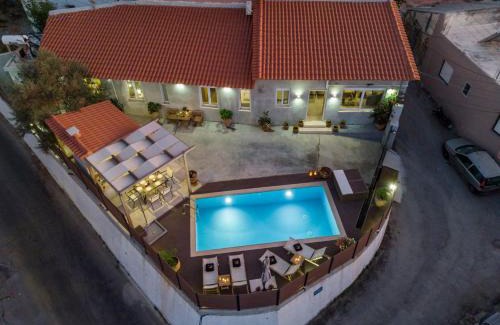 Galatas Villa | Villa Roxanne