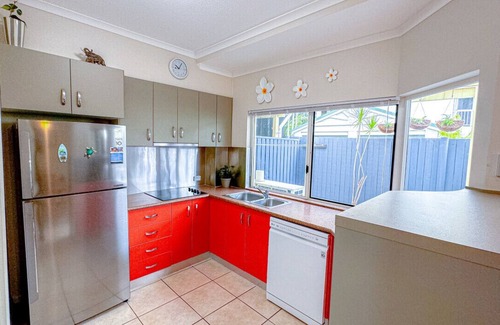 Manunda House | Villa Royale - Cairns City