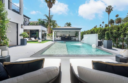 The Flats Villa | Villa Ruya by LuxJB 🏆 Beverly Hills Flats Mega Mansion 🏆 Cinema 🏆 Gym 🏆 Sauna