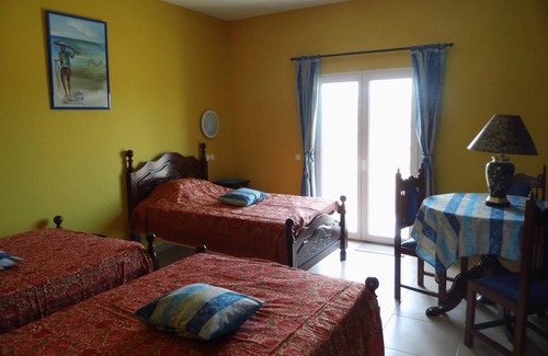 Pedra Badejo House | Villa São José, Bed and Breakfast Santiago Island: TRIPLE ROOM "AMARELO"