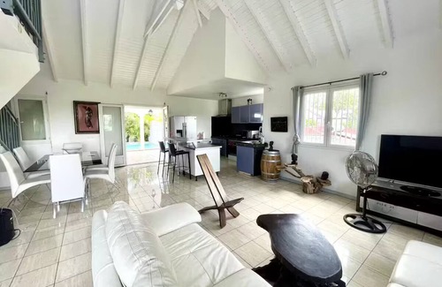 Les Abymes Villa | Villa Salomon, private swimming pool 10 minutes from the beach and marina