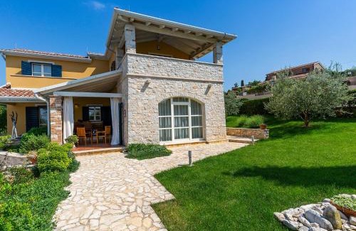 Montizana Villa | Villa Salvea with heated pool