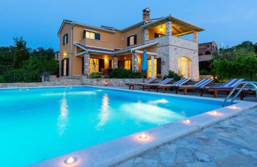 Montizana Villa | Villa Salvea with heated pool