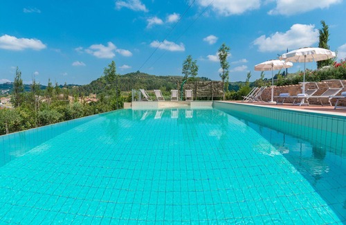 Palaia Villa | Villa San Gerbero amazing villa casale with p/pool and jacuzzi bath