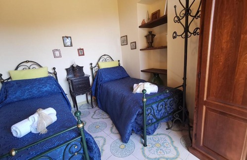 Ficarra Villa | Villa San Noto antica residenza di caccia