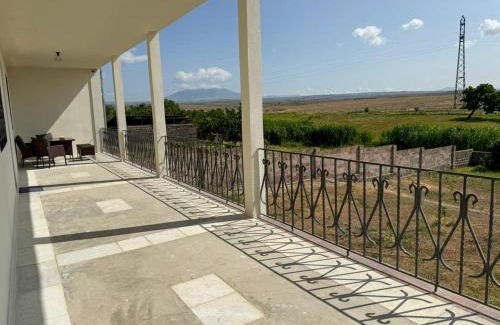Oshakan House | Villa Sandra and Pool near Airport
