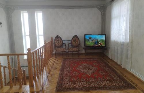 Oshakan House | Villa Sandra and Pool near Airport