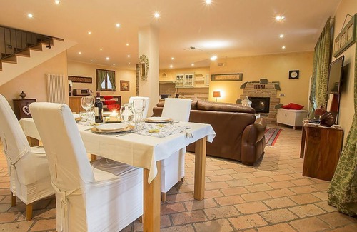 San Feliciano Villa | Villa Santarelli - Three Bedroom Villa, Sleeps 5