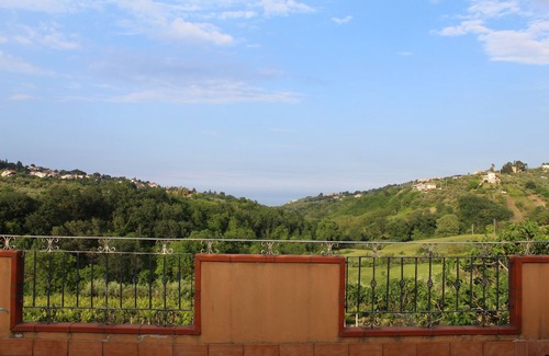 Montesilvano House | VILLA SARNO . IN HOMELEY LAND