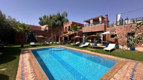 Sidi Abdallah Ghiat Villa | Villa Scil de luxe, Piscine chauffée, 3 Suites, Hamam, Jacuzzi extérieur, Bar détente avec Billard, salle de sport, service Baby Sitter, option gouvernante, vue sur l'Atlas, Parkings Privé, Pas de Vis à Vis !