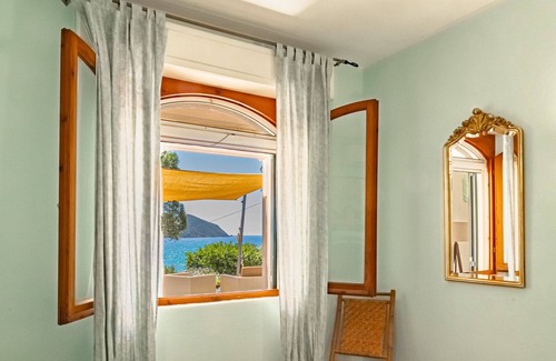 Lacona Villa | Villa Scirocco Est is located 50 meters from the beach in Lacona.