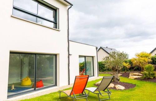 Roscoff Villa | Villa sea view swimming pool beach for 20 to 24 persons