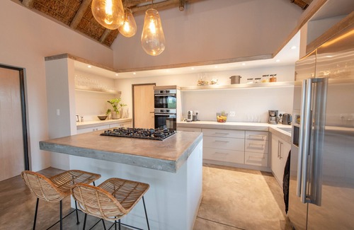 Hoedspruit Villa | Villa Sebra: Luxury and design with stunning views of the Drakensberg Mountains