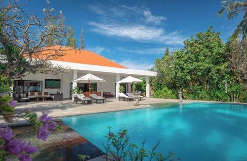 Dencarik Villa | Villa Segara Murti - Classic in Style with private villa staff and pool!