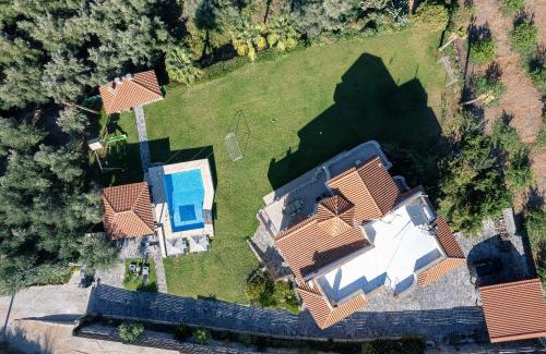Perama Villa | Villa Sevdas