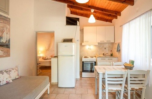 Koutsi Villa | Villa Sevi in Loggos
