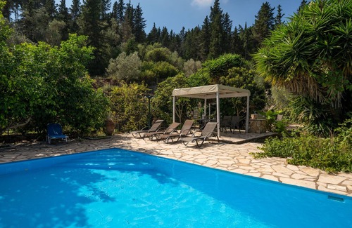 Koutsi Villa | Villa Sevi in Loggos