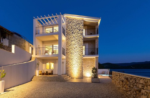 Klek Villa | Villa Simpleza - Six Bedroom Villa with Private Pool and Jacuzzi