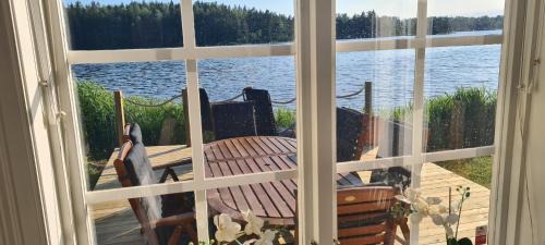 Svarta Villa | Villa Sjötullen med underbar sjötomt