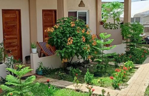 Puerto Princesa House | Villa Skanderbeg Guest House Talaudyong Beach