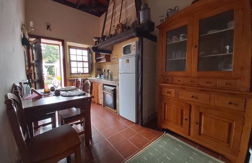 Valle de Guerra Villa | Villa-Sleeps4-Parking-Garden-Pool-NearAirport