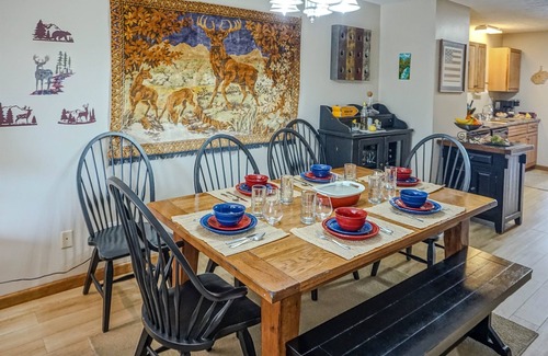 Snowshoe House | Villa @ Snowshoe-King,PrivateHot Tub,Fireplace!