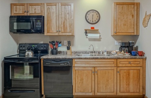 Snowshoe House | Villa @ Snowshoe-King,PrivateHot Tub,Fireplace!