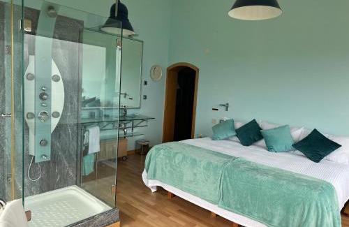 Ribadeo Villa | Villa sobre el mar con acceso a la playa , ideal para familias y grupos