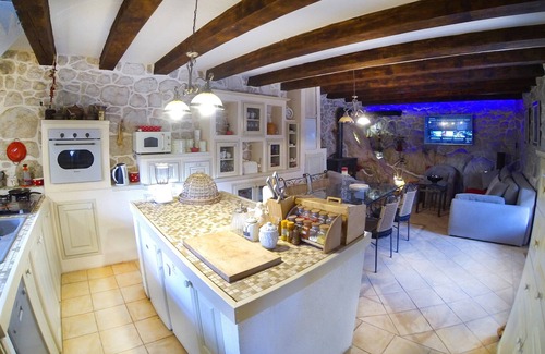 Bacina Villa | Villa Solar - Ethno Art Village Podcempresn