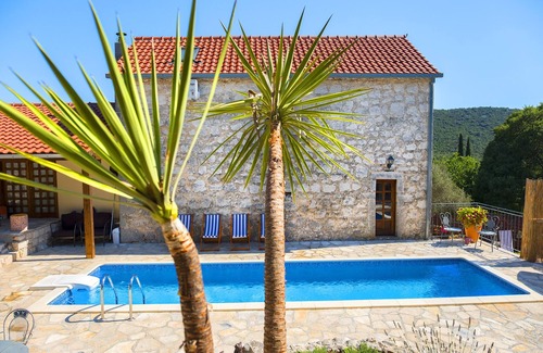 Bacina Villa | Villa Solar - Ethno Art Village Podcempresn