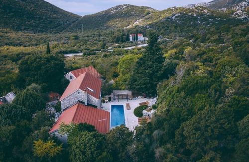 Bacina Villa | Villa Solar - Ethno Art Village Podcempresn