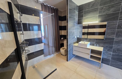 Madirokely Bed & Breakfast | Villa SOPHIE Glamour Beach room 4