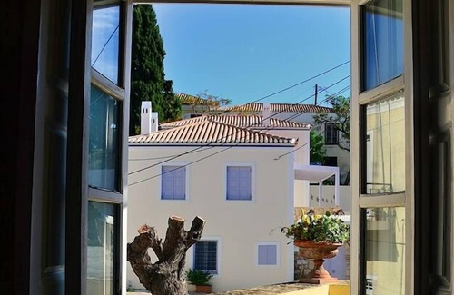 Spetses House | Villa Spetses 4BR downtown close to Agios Mamas Beach
