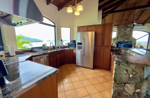Estate Peterborg Villa | Villa STARGATE welcomes you to an island escape where the sky meets the sea.