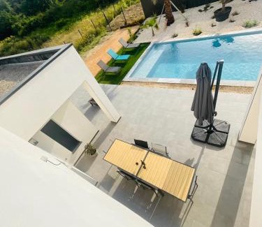 Mons Villa | Villa Sud La Cigale des Bois de Maruéjols