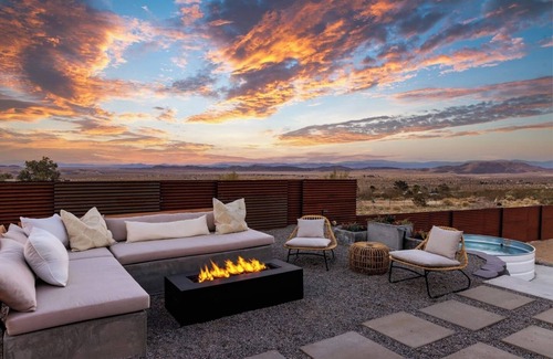 Panorama Heights House | Villa Sueños: Cowboy Tub, Hot Tub, Swingset
