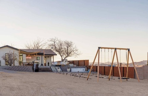Panorama Heights House | Villa Sueños: Cowboy Tub, Hot Tub, Swingset