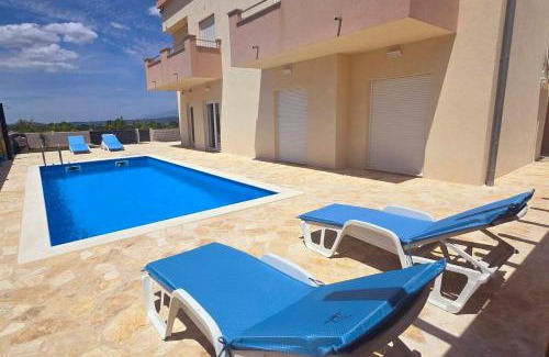 Paljuv Apartment | Villa Sun with pool